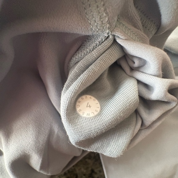 🖤🤍Like New LULULEMON Women's light robins egg blue leggings.  Size 4 - Picture 5 of 6